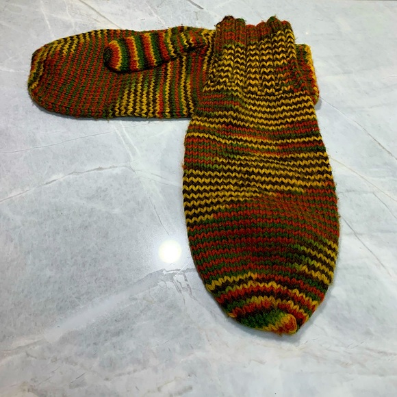 Vintage handmade mittens in autumnal colours - Picture 1 of 3
